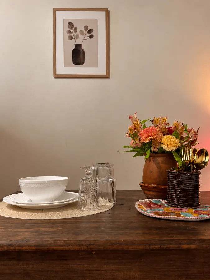 Comedor de Tierra con centro de flores